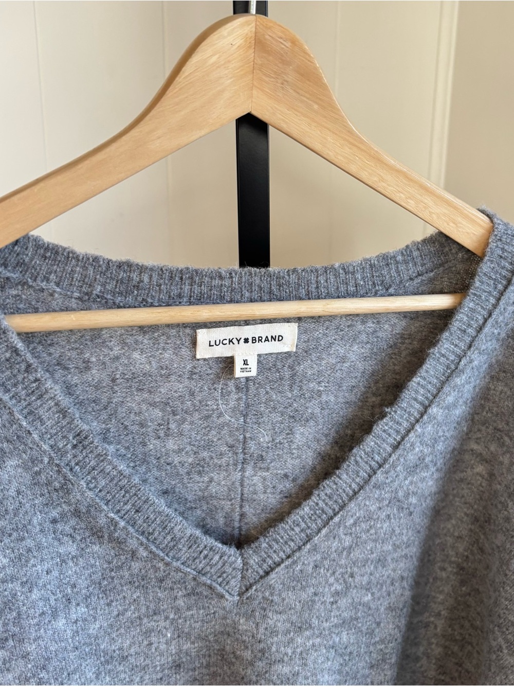 Lucky Brand Soft Wool Blend Fuzzy V-Neck Pullover Sweater Gray Womens XL NWT